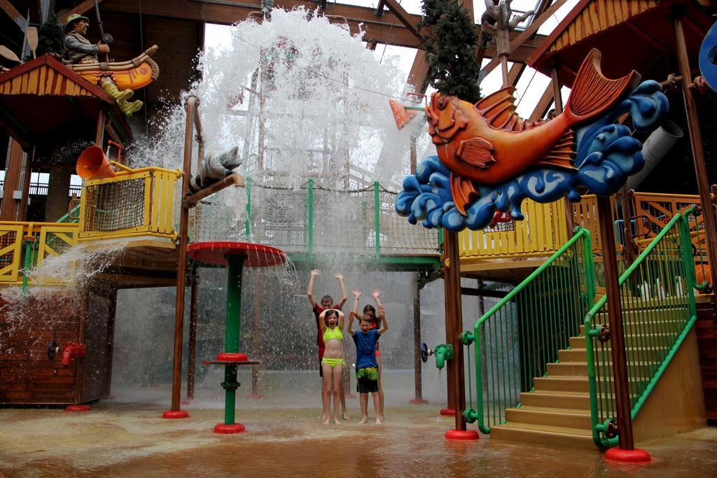 Six Flags Great Escape Lodge & Indoor Waterpark 昆斯伯里 外观 照片
